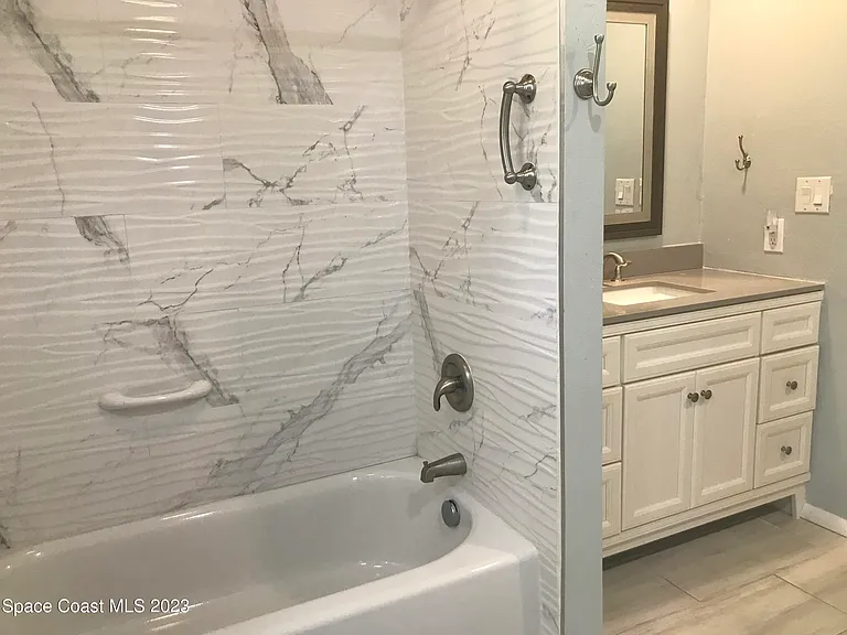 136 Atlantic Dr — Photo 10