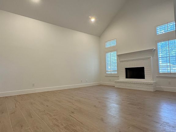 2nd image of 3004 Crest Oak Cir