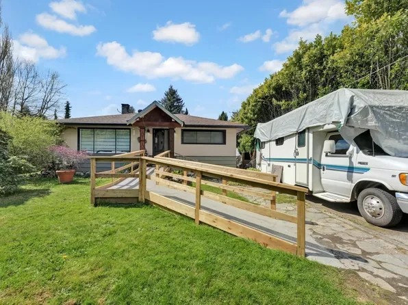 11963 221st St, Maple Ridge, BC V2X 5S9