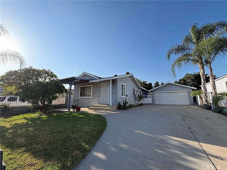 129 E Pomona Ave — Photo 1