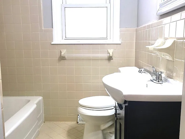3731 Dresden Dr E — Photo 8