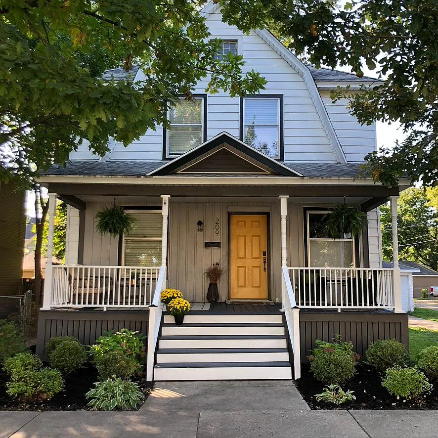 4 bed, 1636 sqft, $3,200 — Photo 1