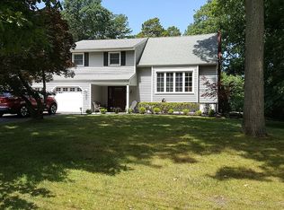 7 Copperfield Ct, Eatontown, NJ 07724