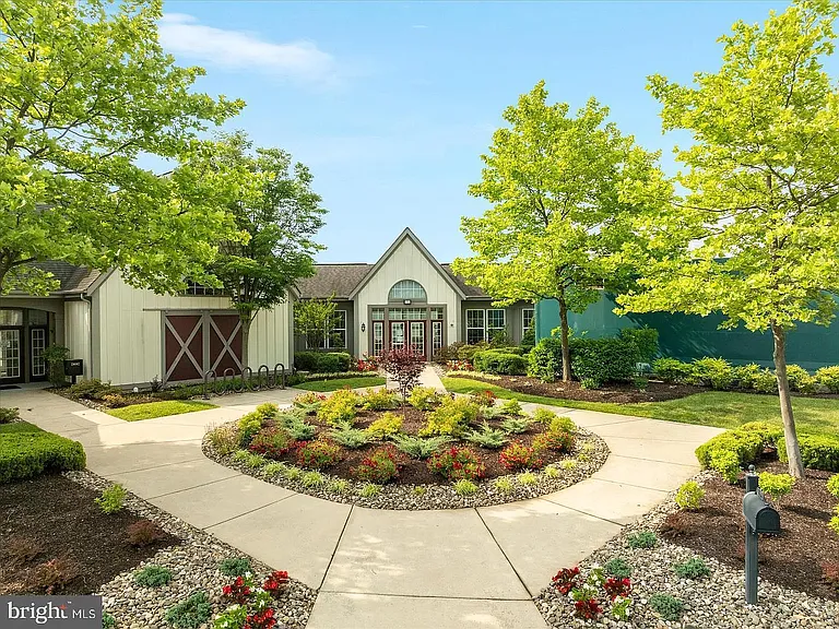 109 Splendor Garden Way — Photo 41