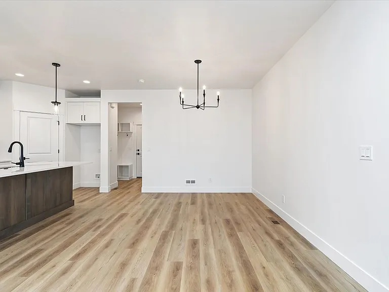 736 S Calhoun Ln — Photo 33
