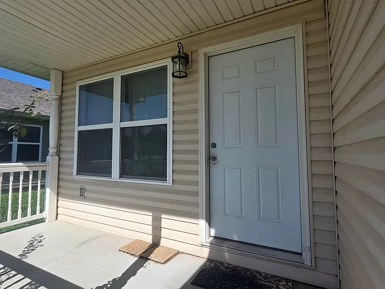 906 Whitetail Ct — Photo 2