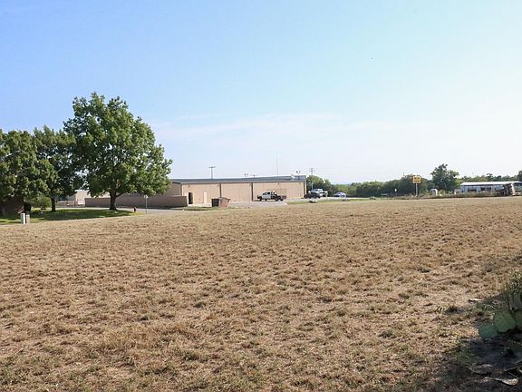 4th image of 205 E Kelly Ln