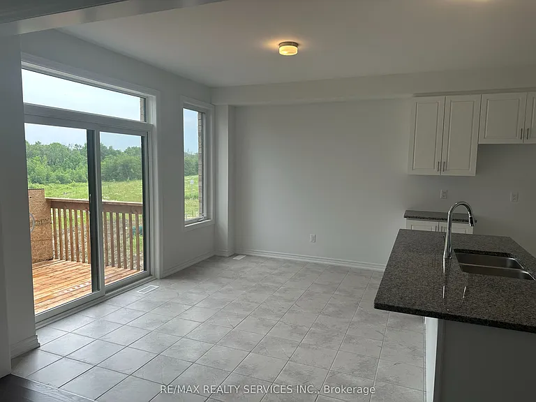 136 Thicketwood Ave — Photo 6