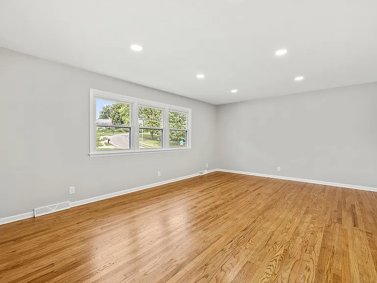 12448 Bel Dr — Photo 4