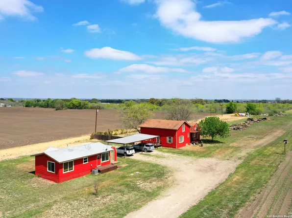 2655 Haeckerville Rd, Cibolo, TX 78108