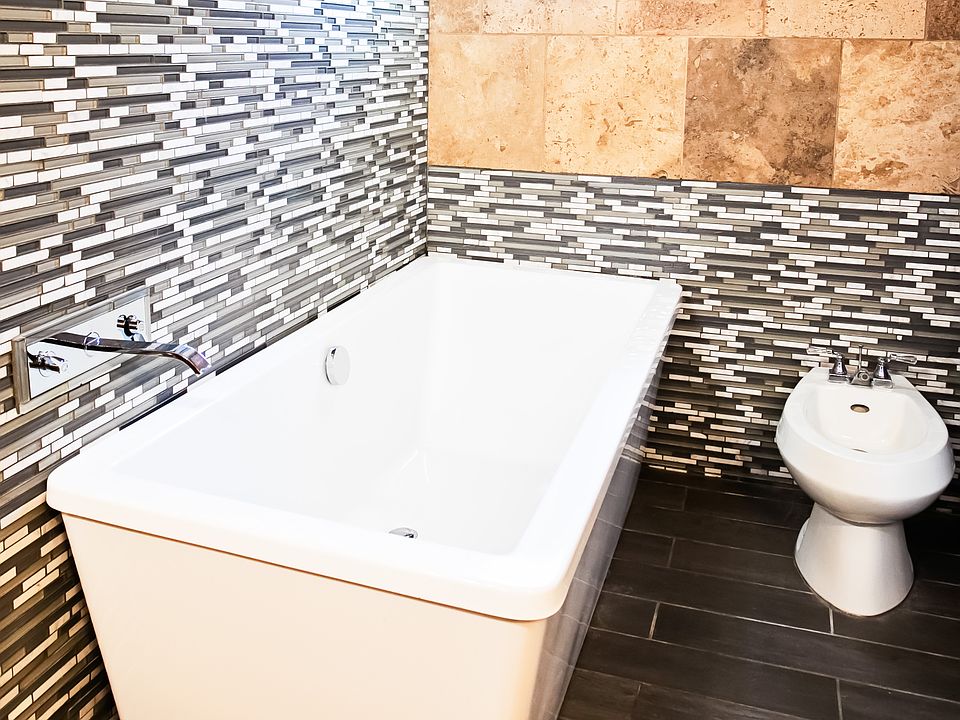 Garden tub and bidet
