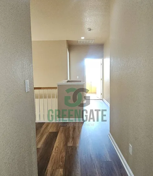571 Zurich Dr — Photo 52