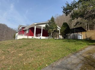 2 Railroad St, Oceana, WV 24870