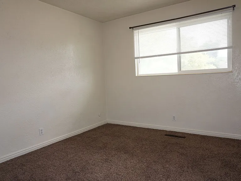 2564 S. 700 E. — Photo 22