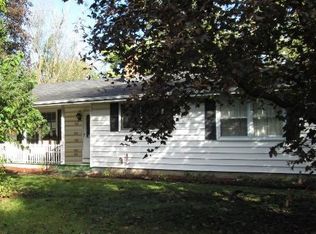 206 W Sadd St, North Prairie, WI 53153