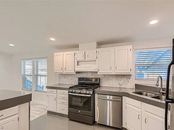 5th image of 3453 Marquette Dr