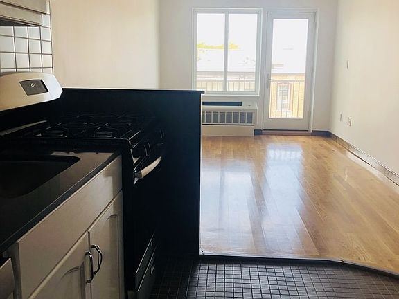 3rd image of 3343 Junction Blvd APT 4D