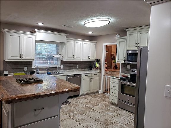 5th image of 238 Lee Road 219