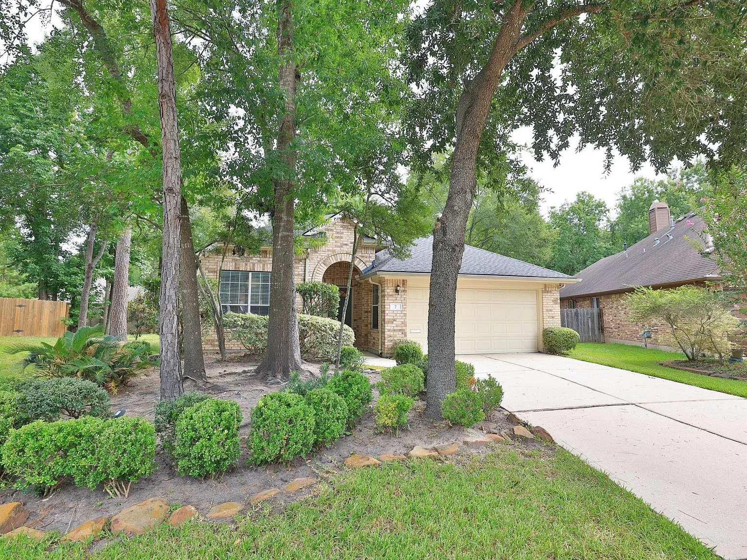 3 bed, 2.0 bath, 1818 sqft, $2,400 — Photo 3