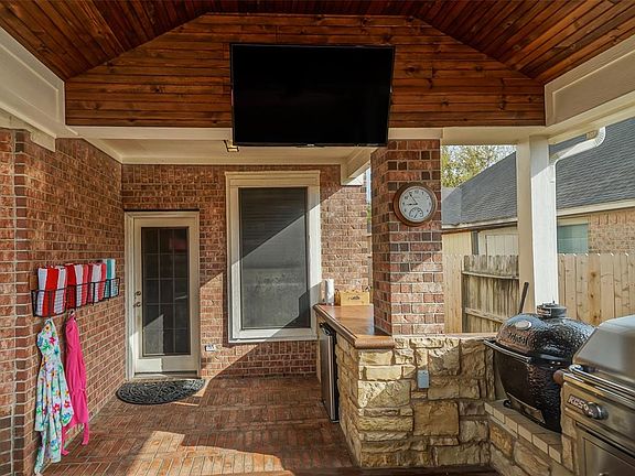 4th image of 7402 Hickory Canyon Ct