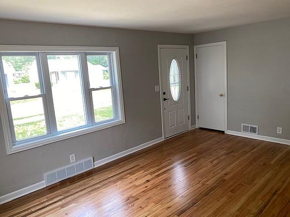 2nd image of 3023 Barrington Pl