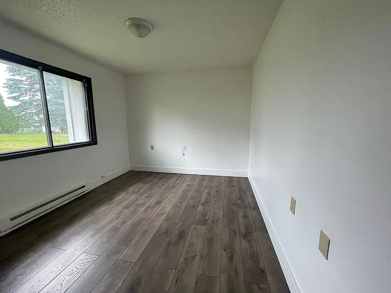 505 Barclay St — Photo 11