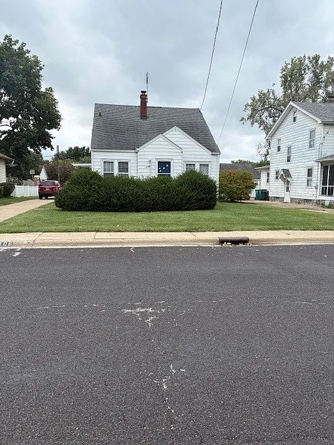 2106 W Heading Ave