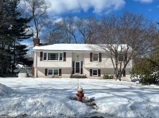 77 Surrey Dr, Meriden, CT 06451