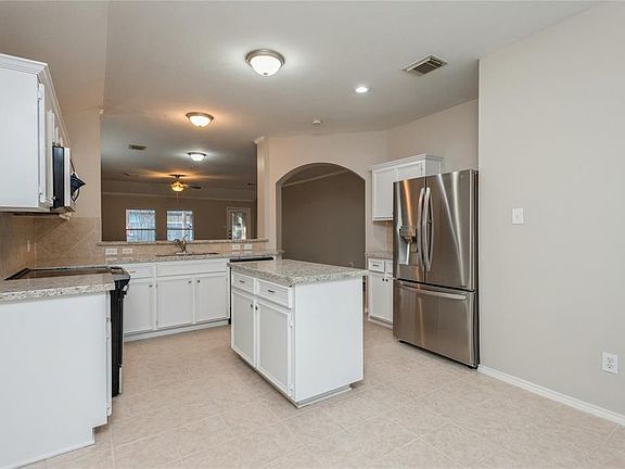 4th image of 26849 Kings Crescent Dr