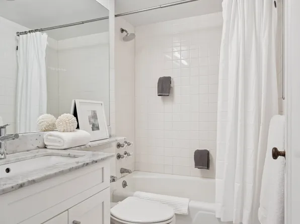 400 East 52nd Street image 8 of 8