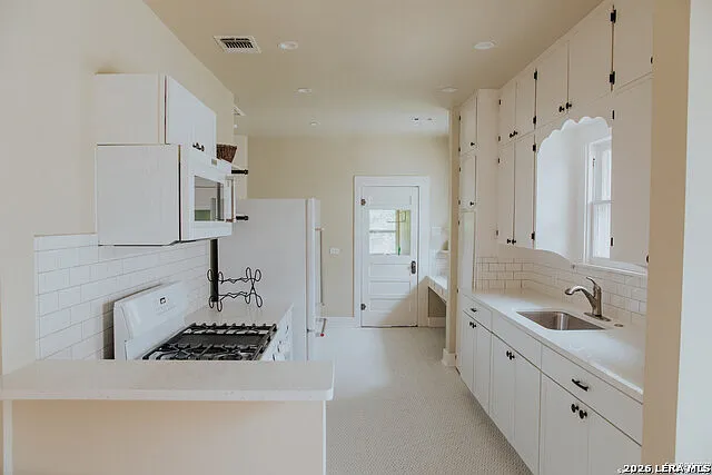 412 E Myrtle St — Photo 6