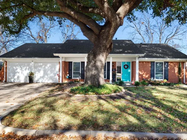 7233 Green Meadow Dr, North Richland Hills, TX 76180