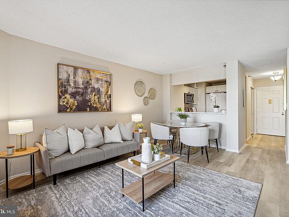 2nd image of 900 Stafford St #1102