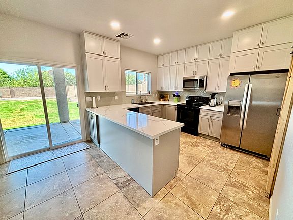 4th image of 223 E Saddle Way