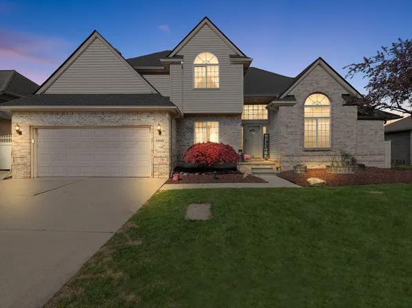 29048 Sugar Island Ct, Gibraltar, MI 48173