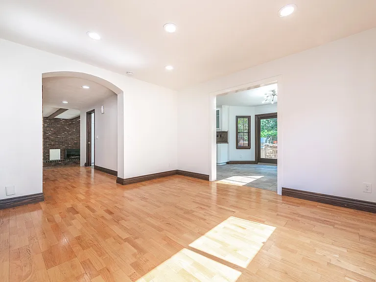 24692 Kings Rd — Photo 24