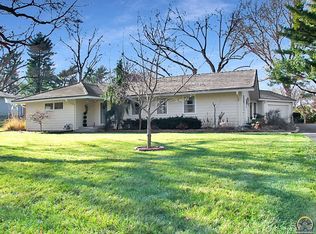 307 SW Woodbury Ln, Topeka, KS 66606