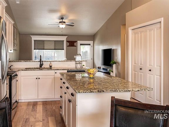 5th image of 2691 E Apricot Dr