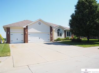 16522 Cottonwood St, Omaha, NE 68136