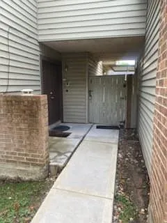 4 bed, 2.5 bath, 2352 sqft, $1,800 — Photo 2