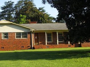 120 Oxford Rd, Greenwood, SC 29649