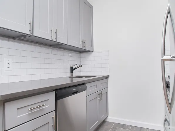 1069 Grant Avenue image 15 of 56