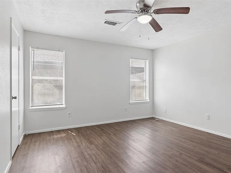 2504 Ewell Dr — Photo 10