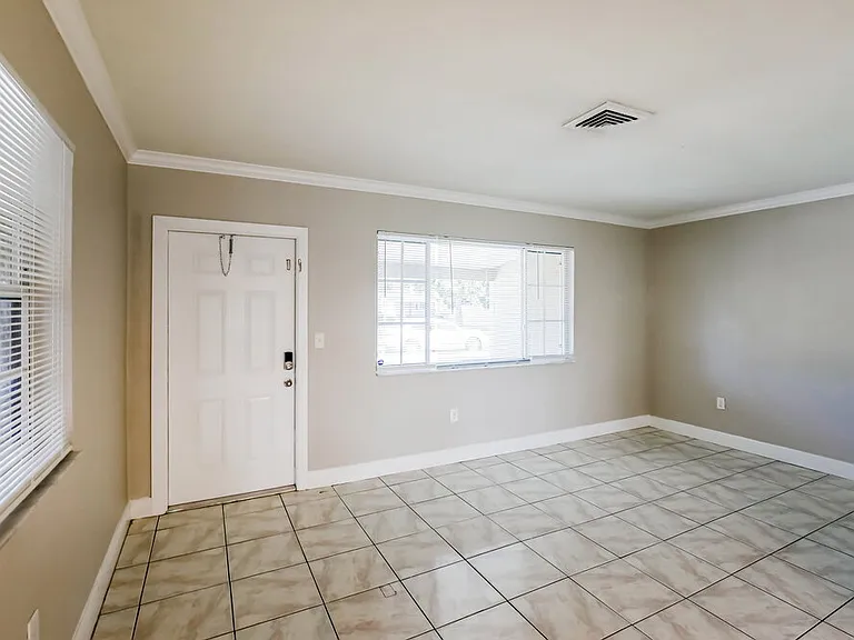 2300 De Soto Dr — Photo 3