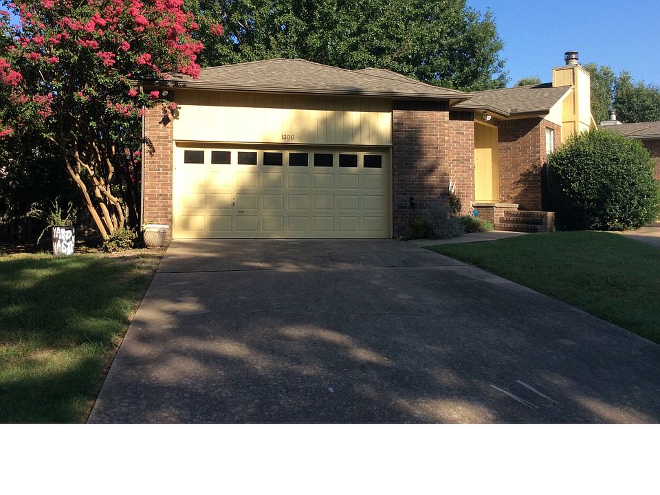 1st image of 1300 E Masonic Dr