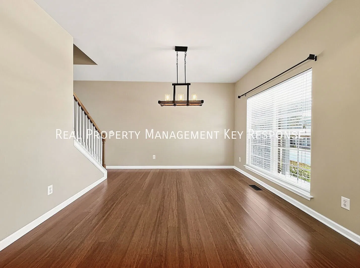 Beautiful 4-Bedroom Home with Two-Story Living Room, Main-Level Primary Suite, Community Pool & U... — Photo 2