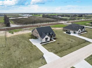 12109 Crystal Dr, Krum, TX 76249