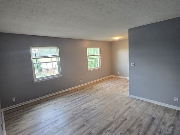 4th image of 3104 Springfield Dr APT 3
