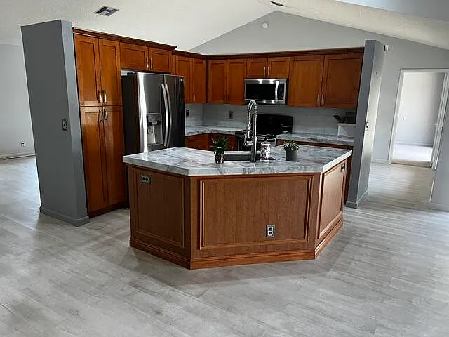 4 bed, 2.0 bath, 2179 sqft, $3,990 — Photo 4