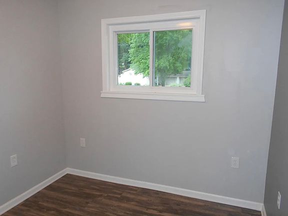 5th image of 216 Sandalwood Dr